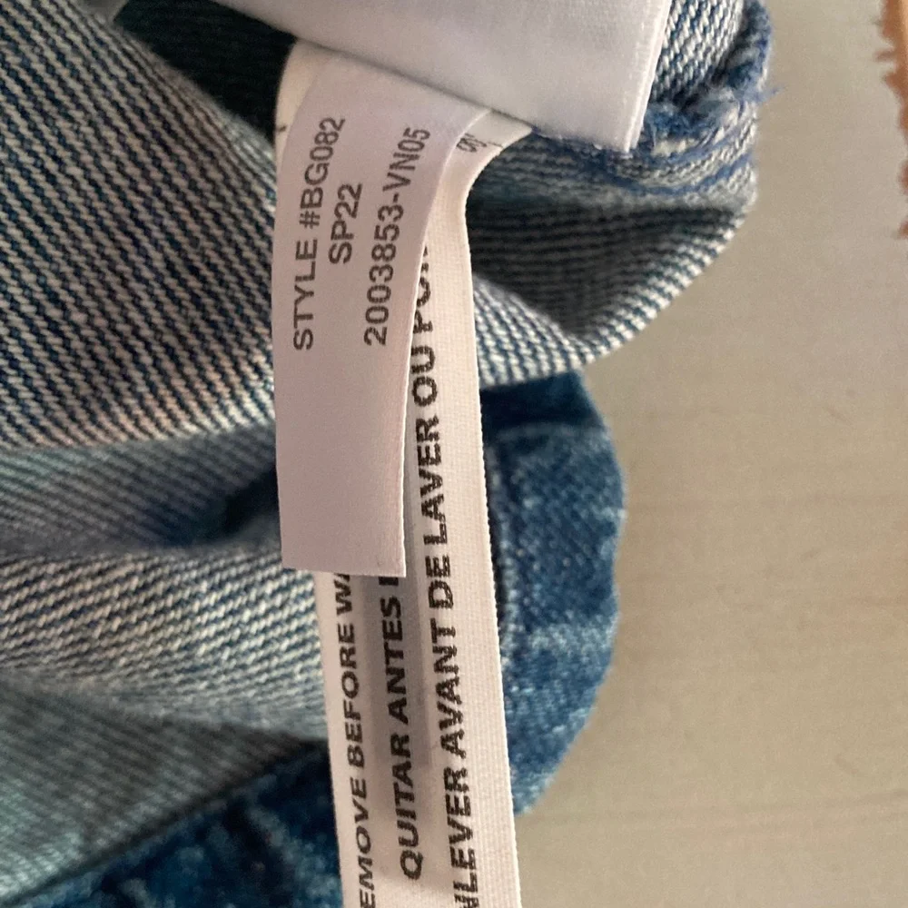 New with Tag: J Crew Squareneck Chambray Top. Size Medium - Picture 11 of 12